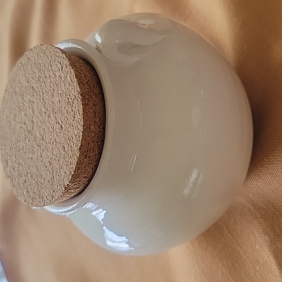 Two super cute small jugs with cork lids - Picture 8 of 15